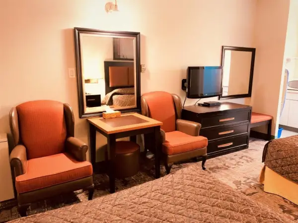 Red Carpet Inn & Suites 6