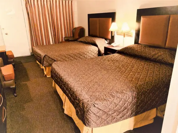 Red Carpet Inn & Suites 7