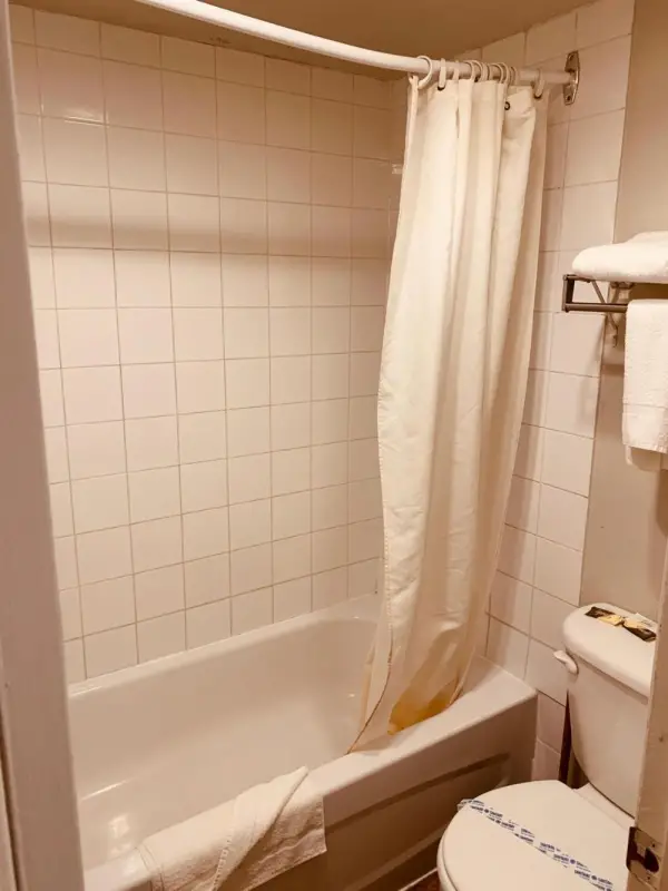 Red Carpet Inn & Suites 9